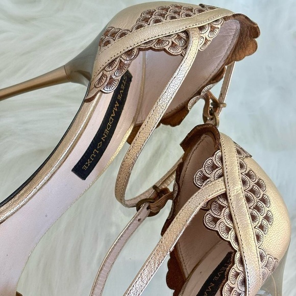 Steve Madden Gold Heels with Bow Detail - Picture 4 of 6